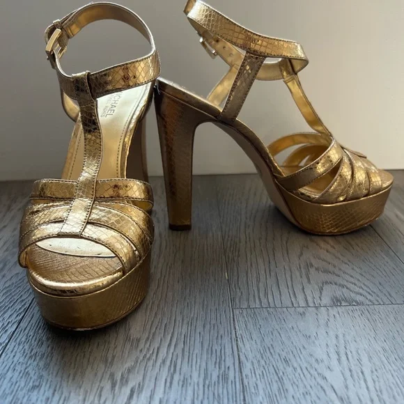 Micheal Kors Platform Heels - size 5.5 - Picture 2 of 3